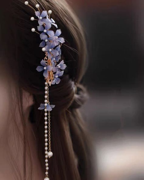 Minimalist Wedding Hair, Side Hair Clip, Elegant Minimalist Wedding, Hanfu Hair, Light Purple Flowers, Side Hair, Korean Accessories, Chinese Hair Accessories, Chinese Hairstyle