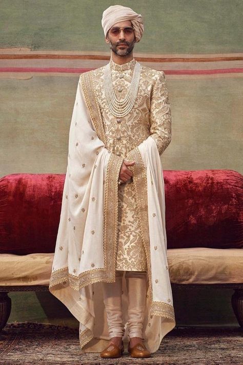 Sabyasachi Groom Sherwani, Golden Sherwani Grooms, Sabyasachi Men, Sabyasachi Groom, Sabyasachi Sherwani, Golden Sherwani, Indian Groom Dress, Best Indian Wedding Dresses, Mysore Palace