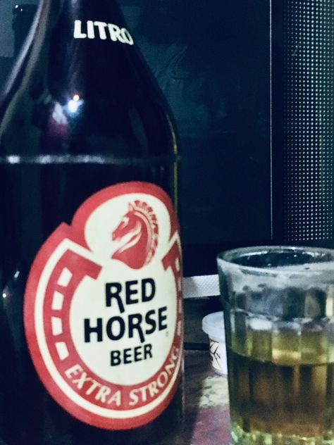 Redhorse Beer, Alcoholic Snapchat, Beer Aesthetic, Night Walking Aesthetic, Walking Aesthetic, Alcohol Pictures, Mobile Cartoon, Drinks Pictures, Alcoholic Drinks Pictures