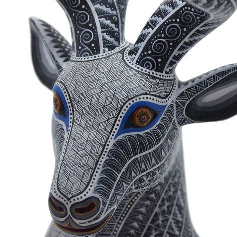 Art Native American, Mexican Culture Art, Huichol Art, American Indian Art, Wood Carvings, Arte Popular, Mexican Art, Mexican Folk Art, Native American Art