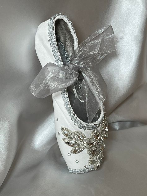 Decorated Used Freed of London Pointe shoe for room or home decoration. All of it is hand painted and decorated with rhinestone beaded applique and swarovski crystals. Clara Nutcracker, Ballet Pointe Shoes, Shoe Ornaments, Holiday Stories, Pointe Shoe, Stylish Nails Designs, Gilbert Az, Ballet Fashion, Hot Hair Styles