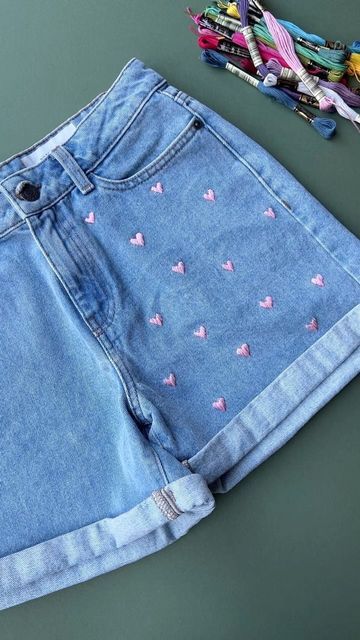 Embroidered Shorts Diy, Embroidered Jeans Diy Simple, Embroidery On Shorts, Embroidered Jeans Diy, Canvas Photo Frame, Clay Trays, Cute Embroidery Patterns, Embroidery Jeans Diy, Embroidery Shorts