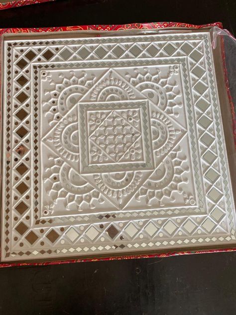 Lippin Art Square, Mud Work Designs, Lipan Art On Square Board, Lipan Art Square, Lippan Art Mirror Square Shape, Lipan Art Square Design, Indian Clay Art, Lippan Art Mirror Square, Lippan Art Rectangle Shape