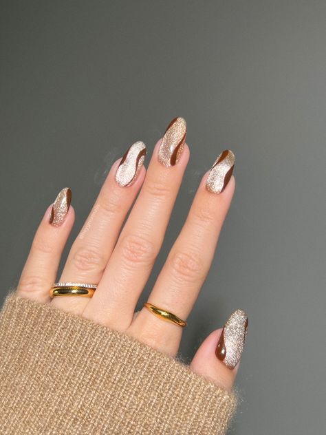 #nails #nailart #glitternails #brownnails #abstractnails #swirlnails #velvetnails Velvet Nail Designs, Velvet Heart Nails, Fall Velvet Nails, Brown Velvet Nails, Velvet Nails Design, Nail Art Kuku Pendek, Brown Cat Eye Nails, Fall Cat Eye Nails, Brown Glitter Nails