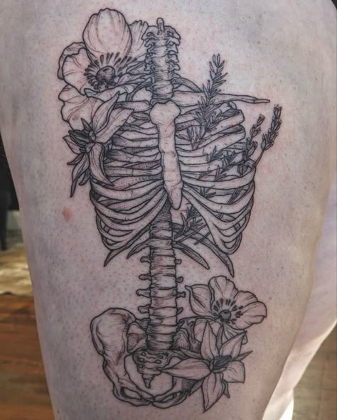 Thoracic pelvis floral tattoo Skeletal Rib Cage Tattoo, Floral Anatomy Tattoo, Flower And Bones Tattoo, Pelvis Bone Tattoo, Rib Cage With Flowers Tattoo, Floral Skeleton Tattoo, Hozier Art, Floral Ribcage, Anatomy Tattoo