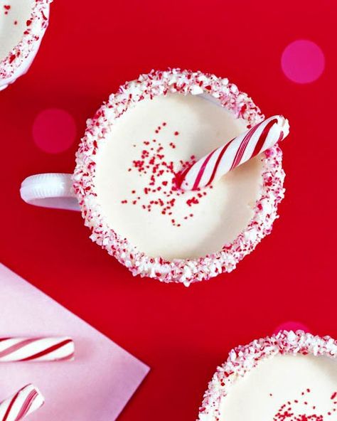 Peppermint Eggnog Peppermint Eggnog, Cake Feta, Eggnog Drinks, Holiday Eggnog, Crushed Peppermint, Eggnog Recipe, Christmas Pudding, Peppermint Candy, Christmas Goodies