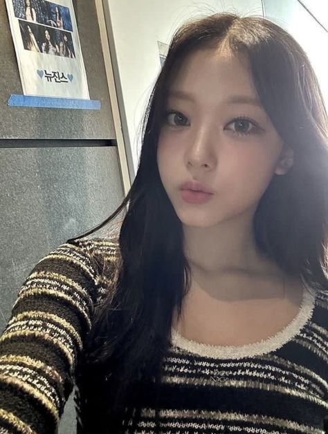 Haerin Selca, Vanessa Kang, Japan Icon, New Jeans Style, Cosmic Girls, Extended Play, Kpop Girl Groups, Face Claims, Mbti