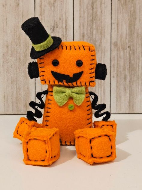 GinnyPenny - Etsy Robot Plush, Robot Gift, Halloween Embroidery, Pumpkin Jack, Felt Patterns, Robot Design, For Eyes, Cotton Embroidery, Felt Dolls