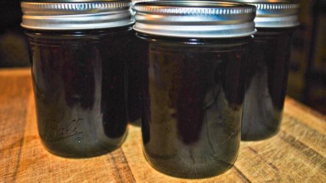 Blackberry Jalapeno Jelly, Blackberry Jelly Recipe Easy, Blackberry Jelly Recipe With Pectin, Canning Berries, Blackberry Jelly Recipe, Hot Water Bath Canning, Making Jelly, Jalapeno Jelly, Syrup Recipes