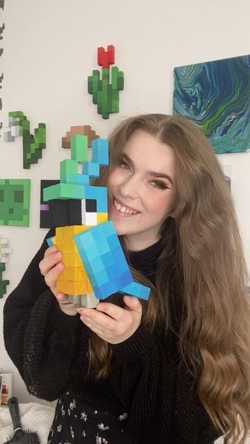 Credit: @celynhafsings on Insta #painting #art #artist #minecraft #minecraftparrot #ikeabird #diy #roomdecor #gaming #dreamsmp Minecraft Parrot Perch, Minecraft Parrot Statue, Minecraft Bird Aviary, Minecraft Parrot, Minecraft Painting, Minecraft Decor, Minecraft Diy, Parrot Craft, Ideas Cuarto