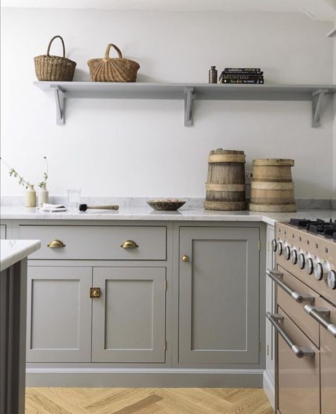 Similar color is "Edgecomb Gray" or "Charleston Gray" by Benjamin Moore or "Manor House Gray" by Farrow and Ball Kitchen With Shelves, Grey Shaker Kitchen, British Kitchen, Modern Traditional Style, Remodel Diy, Devol Kitchens, Country Style Kitchen, Shaker Kitchen, Bespoke Kitchens