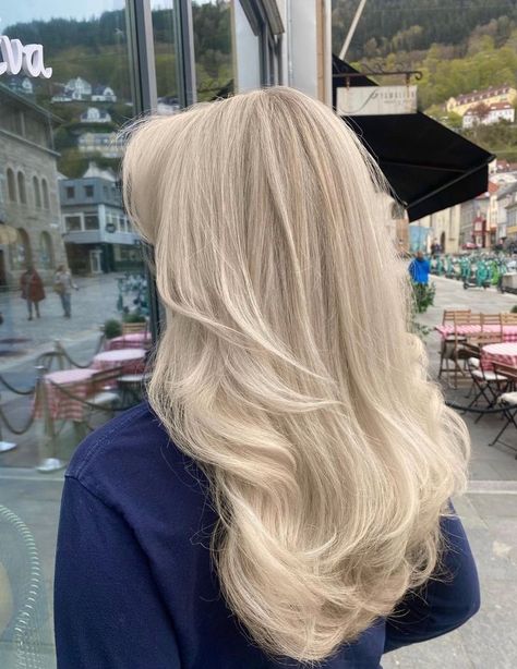 Really Blonde Hair, Blonde Hair Inspo Summer, Level 10 Hair, Super Blonde Hair, Blonde Colors, Blonde Hair Goals, Perfect Blonde Hair, Cabello Afro Natural, Bright Blonde Hair