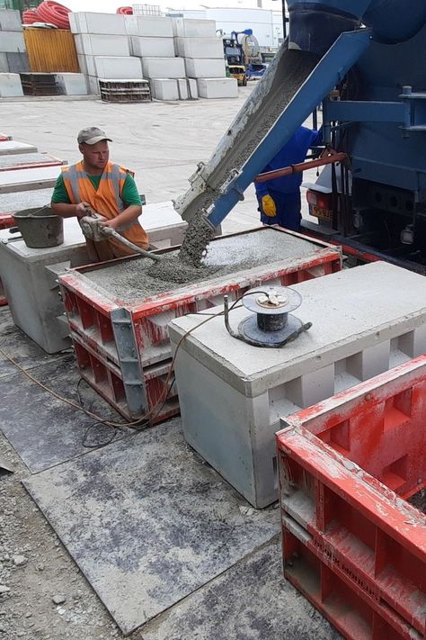 Production of big stackable concrete blocks. The blocks have a interlocking feature due to the studs and recesses. The design of the blocks allows users to apply them in many applications and projects. Moulds For Concrete, Pouring Concrete, Interlocking Blocks, Modular Construction, Concrete Forms, Concrete Design, Construction Company, Modular Design, Pallet Coffee Table