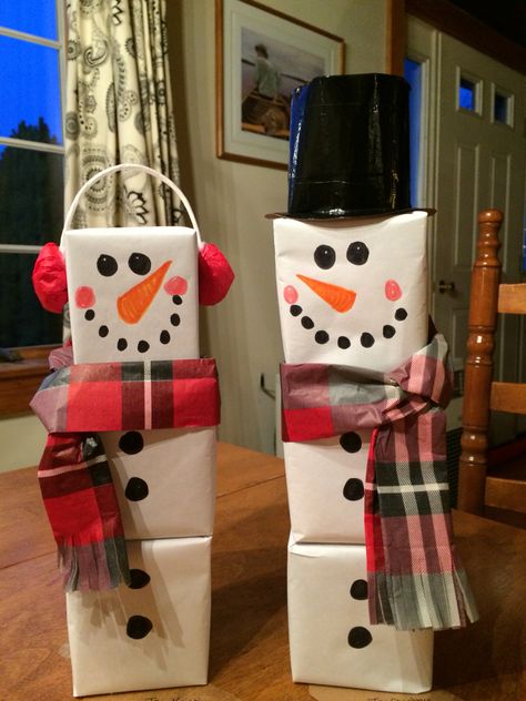 Turned multiple small gift boxes into adorable snowmen to wrap giftcards and other small gifts for the same person. Added tissue paper scarfs and accessories! Snowman Boxes For Gifts, Snowman Presents, Box Snowman, Christmas Wrapping Diy, Christmas Ideas Gifts, Gift Towers, Wrapping Presents, Kids Christmas Ornaments, Snowman Gifts