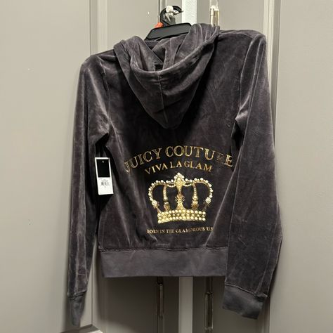 New With Tags Never Worn Slim Fit Zip Up Hoodie By Juicy Couture. Super Soft No Damage Smoke Free Home. 2000s Brands, 2000s Juicy Couture, Juicy Couture Clothes, Y2k Inspo, Y2k Baddie, 2000s Fashion Trends, Juicy Couture Jacket, 2000s Clothes, Juicy Couture Pants