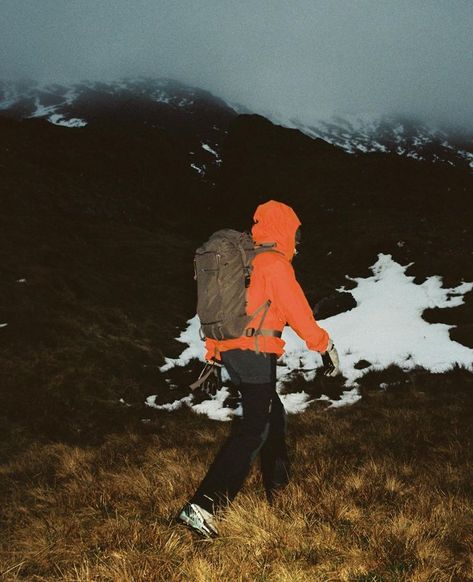 Hiking Fits, Camping Aesthetic, Hiking Aesthetic, Adventure Aesthetic, Winter Camping, Granola Girl, Hiking Gear, Hiking Outfit, Photography Inspo