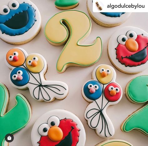 Elmo Birthday Party Decorations, Seaseme Street Birthday Party, Elmo First Birthday, Bunch Of Balloons, Elmo Cookies, Balloon Cookies, Sesame Street Cookies, Elmo Birthday Party, Sesame Street Birthday Party