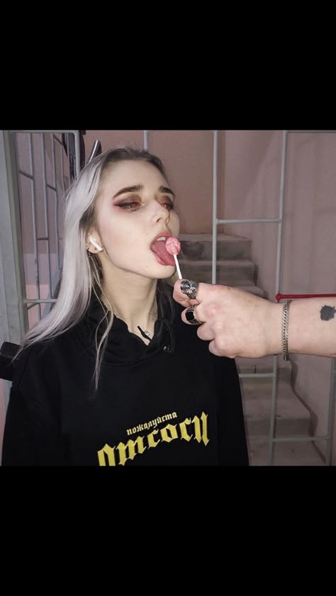 Tongue Out Aesthetic, Sticking Tongue Out, Tongue Kissing, Out Aesthetic, Body Art Photography, Alt Girls, Best Poses For Pictures, Grunge Girl, The Tongue