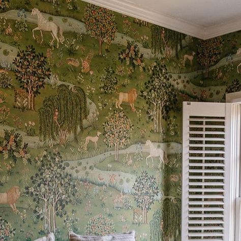 Kindergarten Wallpaper, William Morris Wallpaper, Safari Wallpaper, Nature Motifs, Morris Wallpapers, Willow Green, Vintage Flowers Wallpaper, Kids Room Wallpaper, Nursery Wallpaper