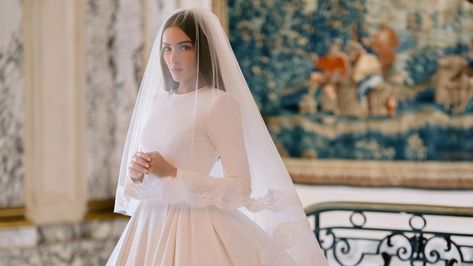 The Story Behind Olivia Culpo’s Traditional Dolce & Gabbana Ballgown for Her Rhode Island Wedding Celebrity Brides, Silk Bodysuit, London Bride, Christian Mccaffrey, Fashion Newsletter, Rhode Island Wedding, Olivia Culpo, Naomi Watts, Lace Veils