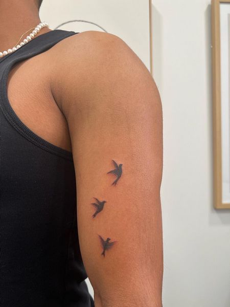 Small Black Bird Tattoo, Three Bird Tattoos For Women, Three Hummingbirds Tattoo, Bird Hip Tattoo, Bird Tattoos For Women Arm, Three Flowers Tattoo, Birds Tattoo Meaning, Three Bird Tattoo, Bird Tattoo Shoulder