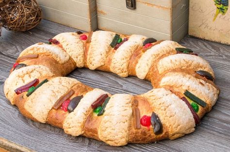 ¿Cómo guardar Rosca de Reyes para que dure tierno y fresco durante más tiempo? Aplica estos tips y evita que se ponga dura al otro día. The post Tips para guardar Rosca de Reyes sobrante para que no se ponga dura appeared first on Cocina Vital - ¿Qué cocinar hoy?. Healthy Juice Recipes, King Cake, Healthy Juices, Juicing Recipes, Baked Potato, French Toast, Pastel, Bread, The Creator