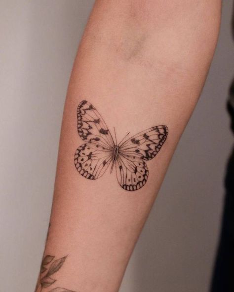 Spotted Butterfly Tattoo, Butterfly Tattoo Inspiration, Butterfly Tattoo Different, Tattoos For Women With Kids, Simplistic Butterfly Tattoo, Different Butterfly Tattoo, Vintage Butterfly Tattoo, Unique Butterfly Tattoo Designs, Art Inspired Tattoos