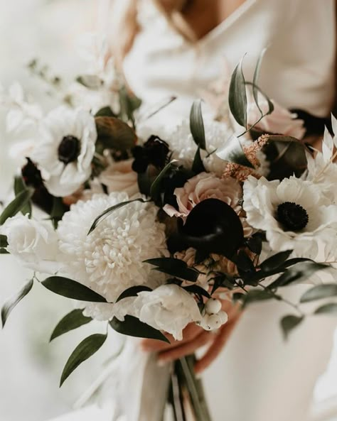 Black And Blush Wedding Bouquet, Black White Bridal Bouquet, Black Flowers For Wedding, Moody White Wedding, Elopement Wedding Bouquet, Monochrome Wedding Bouquet, Moody Flowers Wedding, Moody Wedding Bouquets, Black Flower Wedding Bouquet