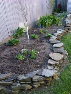 Rock Wall Flower Bed, Flagstone Wall, Flagstone Garden, Flowers For Mothers Day, Landscape Edging Stone, Rock Edging, Cerca Natural, Rock Flower Beds, Tree Border