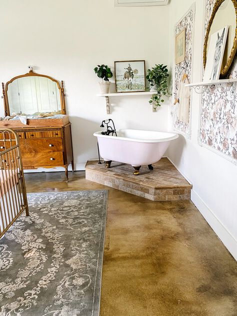 Tub In Bedroom Ideas, Clawfoot Tub In Bedroom, Soaking Tub In Bedroom, Bath In Bedroom Free Standing, Bathtub In Bedroom Ideas, Bathtub In Bedroom, Bedroom Bathtub, Terracotta Cottage, Bedroom With Bathtub