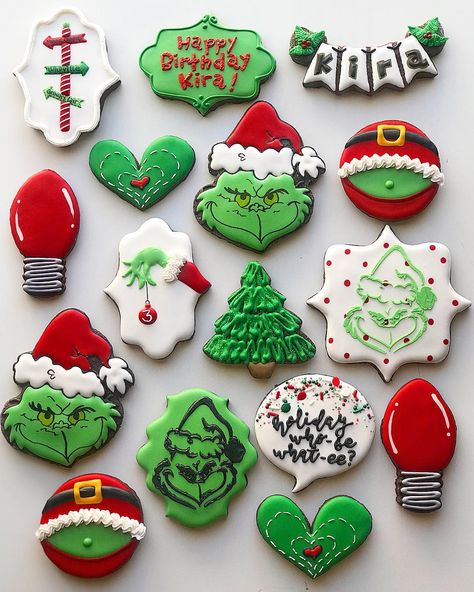 Holiday who-be what-ee? 💚 Snowflake Christmas Cookies, Christmas Sugar Cookies Decorated, Grinch Cookies, No Bake Sugar Cookies, Cute Christmas Cookies, Easy Christmas Treats, Winter Cookie, Best Sugar Cookies, Xmas Cookies