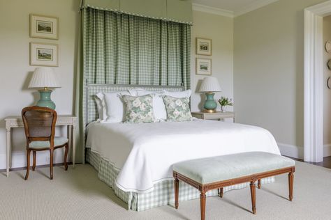 Amelia Island Chic by Will Huff - The Glam Pad Interior Design Blue And White, Interior Design Blue, Blue And White Coastal, Sage Bedroom, Island Chic, Blue Interior Design, Write Notes, Gorgeous Bedrooms, Cottage Bedroom