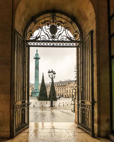 1,118 Likes, 13 Comments - chris (@chrissen) on Instagram: “Bonjour Paris! Hello Paris! #paris #파리 #パリ #Париж #parijs #pariisi #visitparis #parigi #parís…” Place Vendome Paris, Paris View, Christmas Place, Paris Home, Visit Paris, Paris Photo, City Guide, Big Ben, Photo Inspo