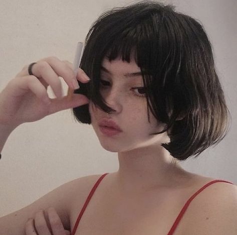 Short Bangs, Grunge Girl, About Hair, Girl Icons, Pretty Face, Aesthetic Girl, Hair Goals, Hair Inspo, Girl Hairstyles