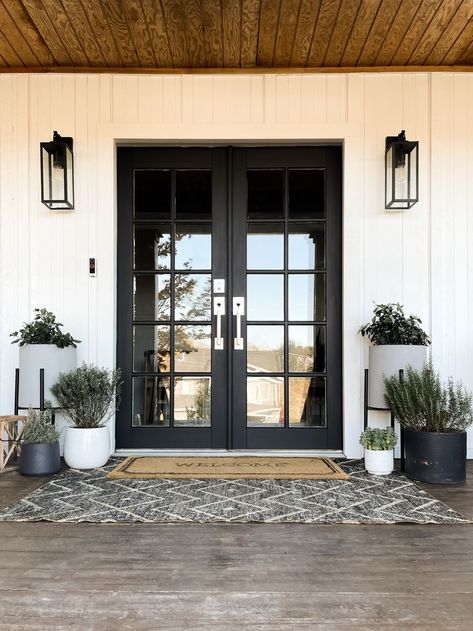 black front doors House Exterior Plants, Paint My Front Door, Modern Minimal Decor, Front Door Black, Black Front Door, Double Doors Exterior, Porch Styles, Outside Of The House, Black Front Doors