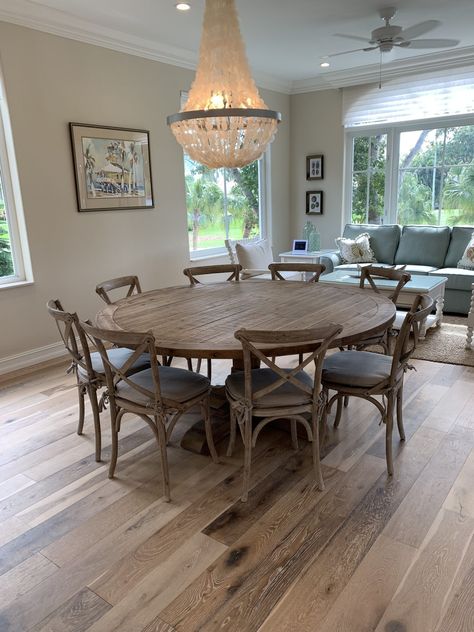 8 Person Dining Table, Circle Dining Table, Large Round Dining Table, Oversized Chair Living Room, Round Dining Room Sets, Farmhouse Table Chairs, Wood Dining Room Table, Circular Dining Table, Round Dining Room Table