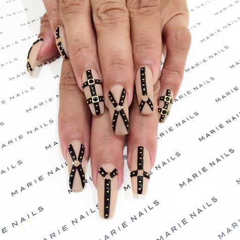 Harness nail art from MARIE NAILS LA location Harness Nail Art, Black Rocker Nails, Studded Nail Art, Harness Nails, Nails With Studs, Nails Vegas, Rocker Nails, Nails Gyaru, Marie Nails