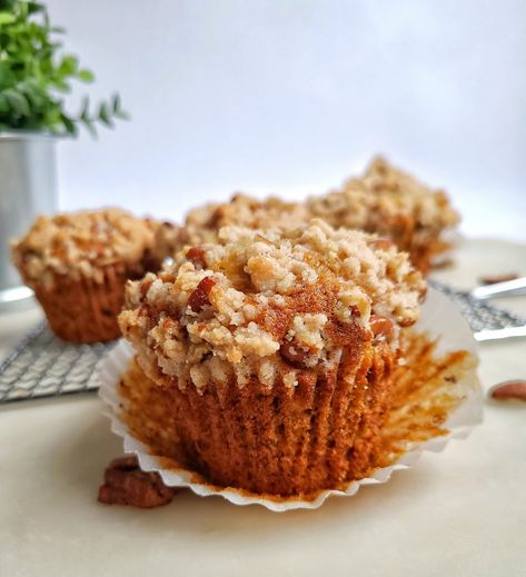 Banana Crunch Muffins, Brunch Finger Foods, Banana Pecan Muffins, Aga Recipes, Biscuit Cinnamon Rolls, Pecan Muffins, Nut Muffins, Bakery Style Muffins, Banana Nut Muffins