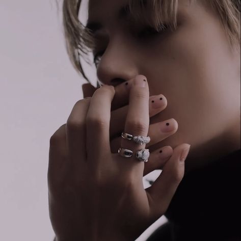 𝐯𝐨𝐲𝐚𝐠𝐞𝐫. on Twitter: "https://t.co/4K7NR1CugR" / X V Cartier, K Pop Nails, Asian Nails, Hello Nails, Taehyung Abs, Korean Nails, W Korea, Kim Taehyung Funny, Kim Taehyung Wallpaper