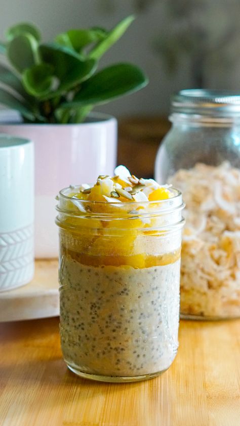 Nikki Vegan, Overnight Oats Vegan, Fruit Topping, Plant Diet, Tropical Desserts, Protein Overnight Oats, Vegetarian Ideas, Pineapple Sauce, Vegan Overnight Oats