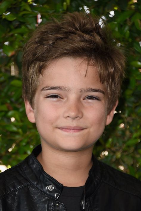 16 Key People (Plus 1 Band) Who Are Confirmed For Fuller House Season 2 Elias Harger as Max Fuller Max From Fuller House, Max Fuller House, Max Fuller, Ceiling Photos, Elias Harger, Full House Tv Show, Fuller House, Baby Faces, Ashley Olsen