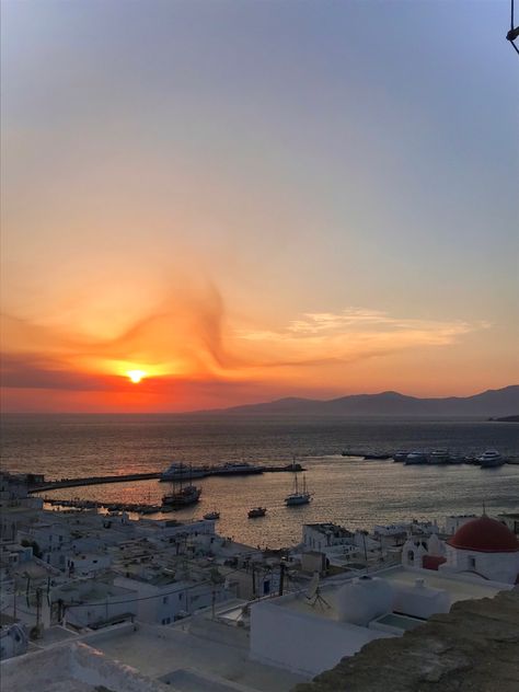 Mykonos Sunset, Sunset In Greece, Greece Mykonos, Zepeto Background, Summer Aesthetics, Mykonos Island, Euro Summer, Mykonos, Beautiful Views