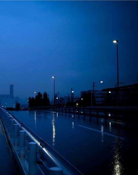 Rain Blue Aesthetic, Blue Hour Rain, Aesthetic Homescreen Wallpaper Dark, Blue Rain Aesthetic, Blue Hour City, Aesthetic Homescreen Wallpaper, Blue Hour Aesthetic, Dark Blue Aesthetic, Blue Aesthetic Dark