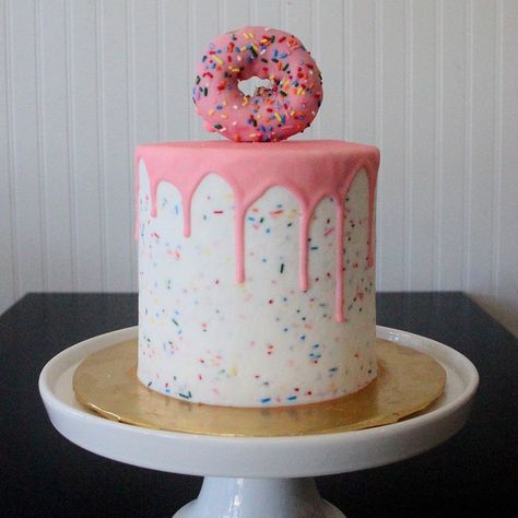 Pink Sprinkle Donut, Homer Donuts, Donut Themed Birthday Party, Cake Donut, Donut Cake, Donut Birthday Parties, Sprinkle Donut, Confetti Cake, Savory Cakes