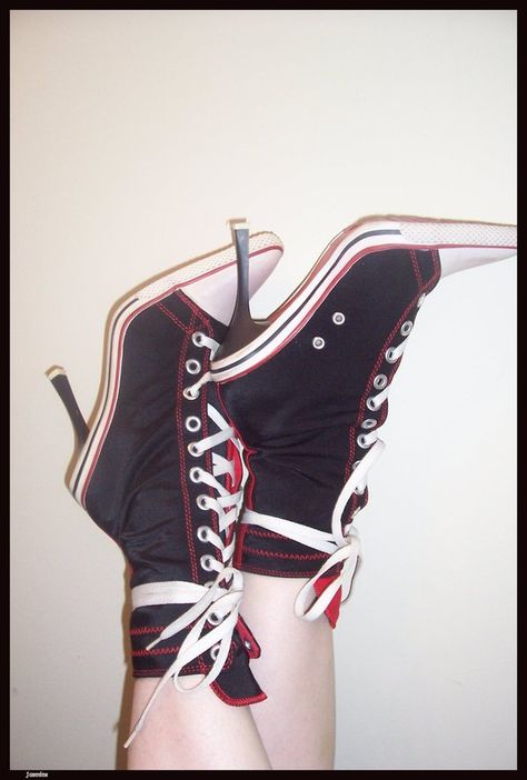 A cross between converses and heels... I WANT Ghoulia Shoes, Cross Heels, Ghoulia Yelps, Gal Got, Celebrity Skin, Alt Fashion, Swag Shoes, A Cross, Dream Shoes