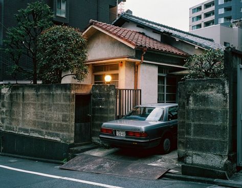 Japan 80's Aesthetic, In Praise Of Shadows, Japanese Town, Suburban House, Japan Aesthetic, Aesthetic Japan, Japan Photo, Japanese Aesthetic, Street Photo