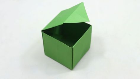 How to Make a paper box that opens and closes. Easy Paper gift box tutorial step by step. Beginners can make this easy origami box with any size of square paper. I hope this video tutorial will help you to make an cute and easy origami paper box. Origami Box Easy, Gift Box Tutorial, Box Tutorial, Easy Origami, Origami Box, Paper Gift Box, Square Paper, Origami Easy, Origami Paper