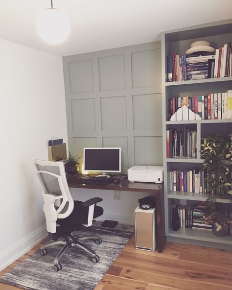 Home office. Custom panelling, bookshelf and desk. Painted Bookcase, Desk With Bookshelf, Front Room Design, Painting Bookcase, Bookcase Desk, Desk Area, Desk Areas, Bookshelf Desk, Home Office Desk