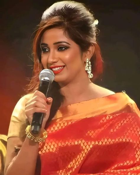 Love Couple Images Hd, Shreya Ghoshal, Hema Malini, Love Couple Images, Women Photography, Durga Puja, Photo Art Gallery, Mini Drawings, Beautiful Women Over 40