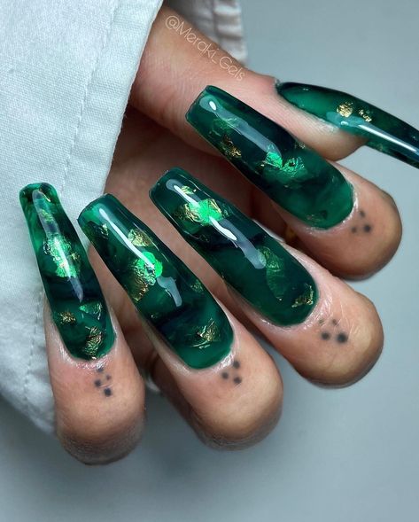 Pressed Leaves, Marble Nails, Nail Sizes, Green Nails, Nail Artist, Glue On Nails, How To Do Nails, Press On Nails, Green And Gold